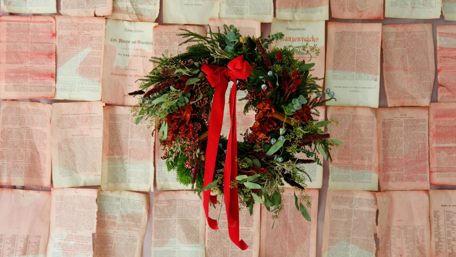 Charlotte Puxley Flowers’s Rolling Reds Again wreath (Photo: Charlotte Puxley Flowers)