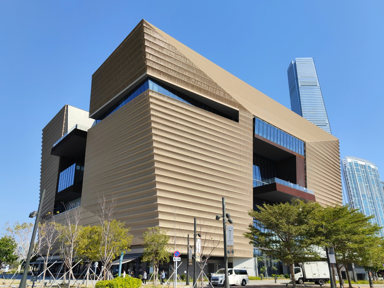 The museum’s stacked volumes create distinct viewing platforms, each rotated to frame harbour and city views (Photo: Unsplash/Cheung Yin)
