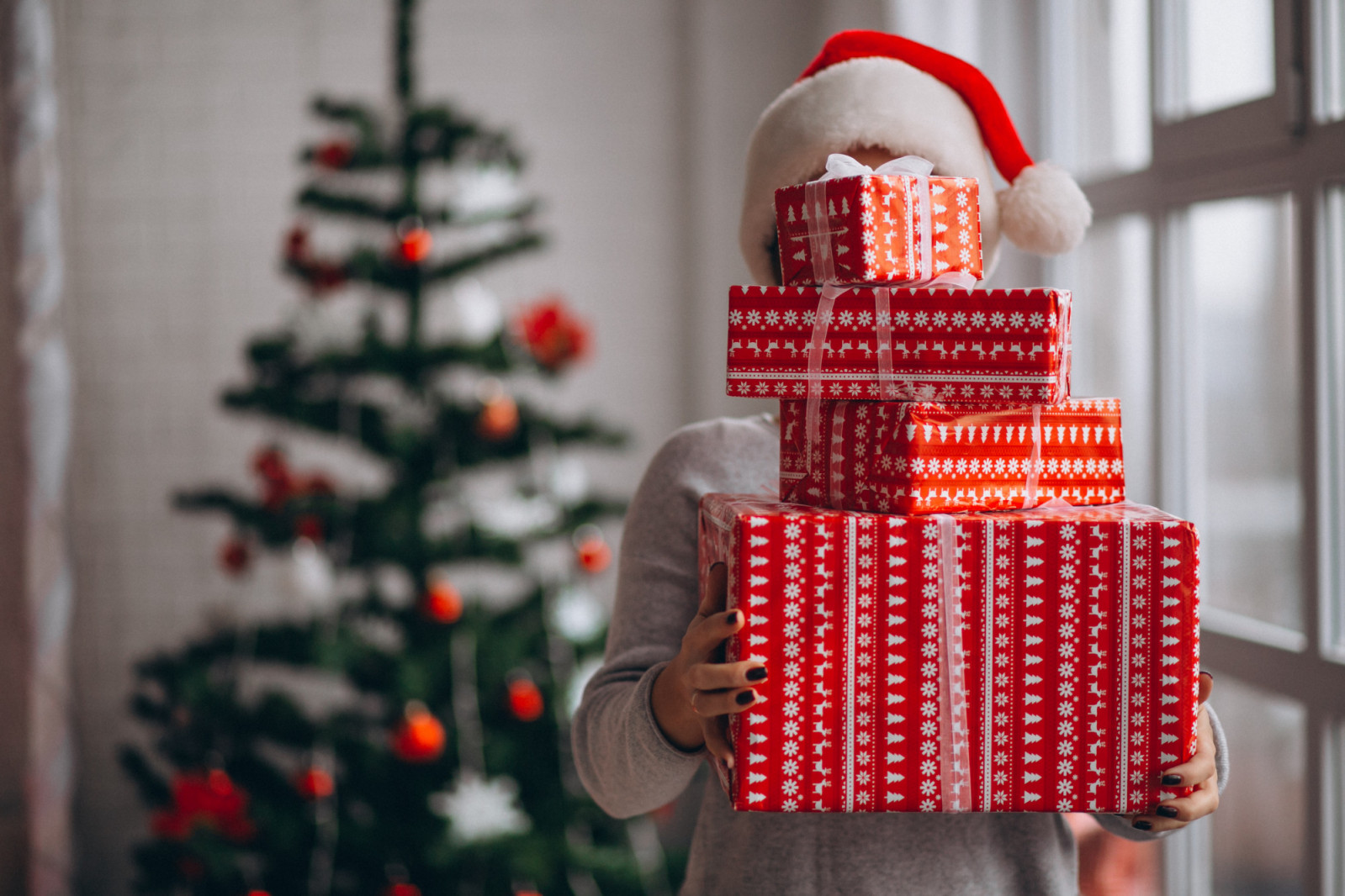 Finding the perfect gift can feel harder than it should, adding quiet pressure to holiday shopping (Photo: Senivpetro/Freepik)
