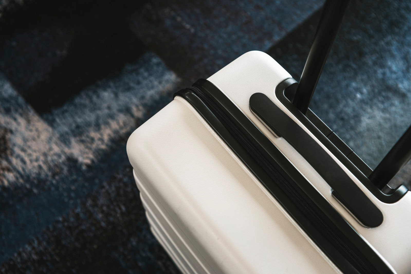 Packing smart and knowing TSA rules helps streamline airport security, reduce delays and keep your holiday journey running smoothly (Photo: Rawpixel.com/Freepik)