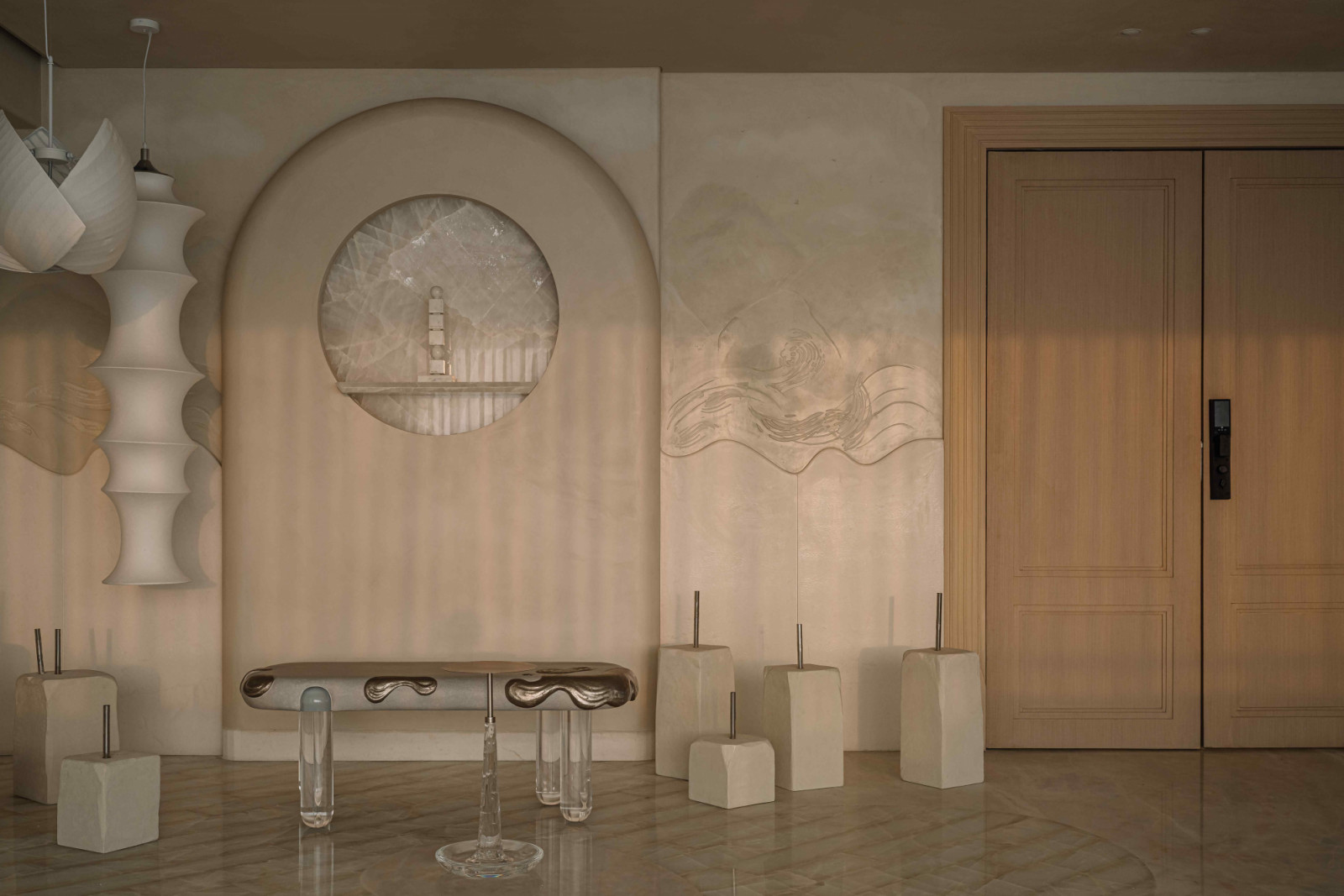 The meditative “garden” with an arched niche with a Buddha statue