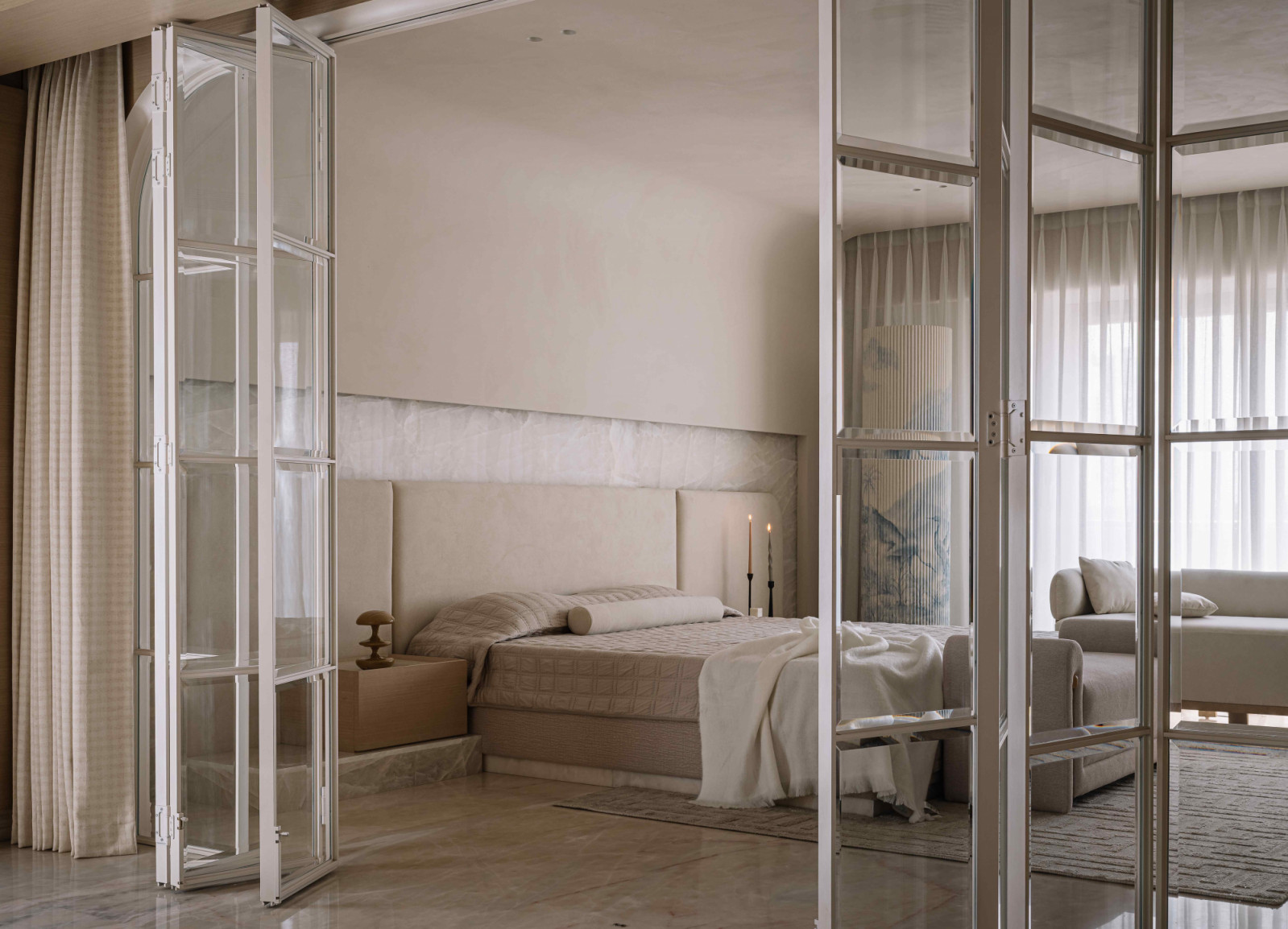 Graceful understatement extends into the main suite