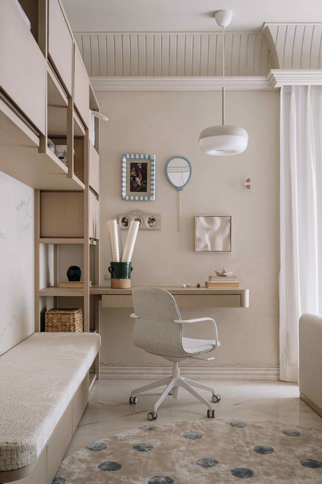 Individual study tables for the siblings ensure function without visual clutter