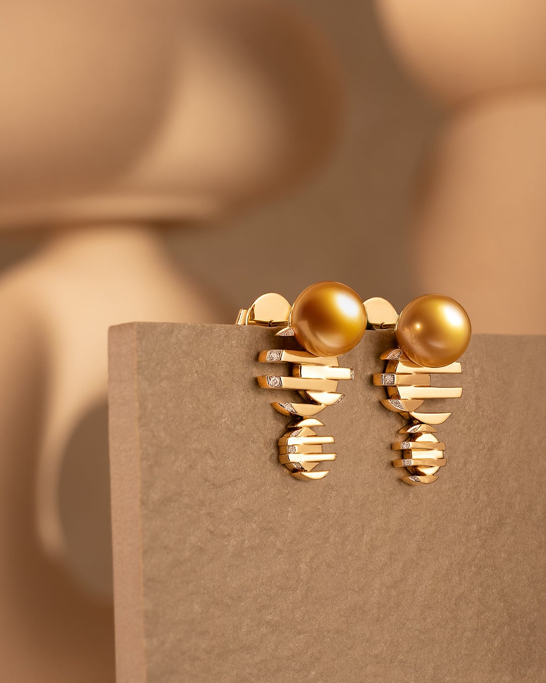 Rencontre Earrings (Photo: courtesy of Jewelmer)