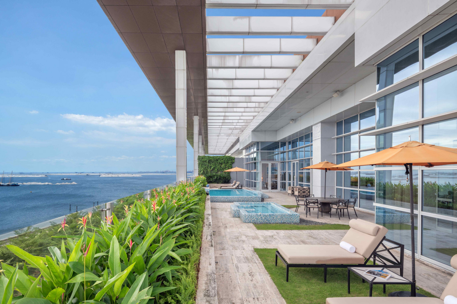 Unobstructed views over Manila Bay