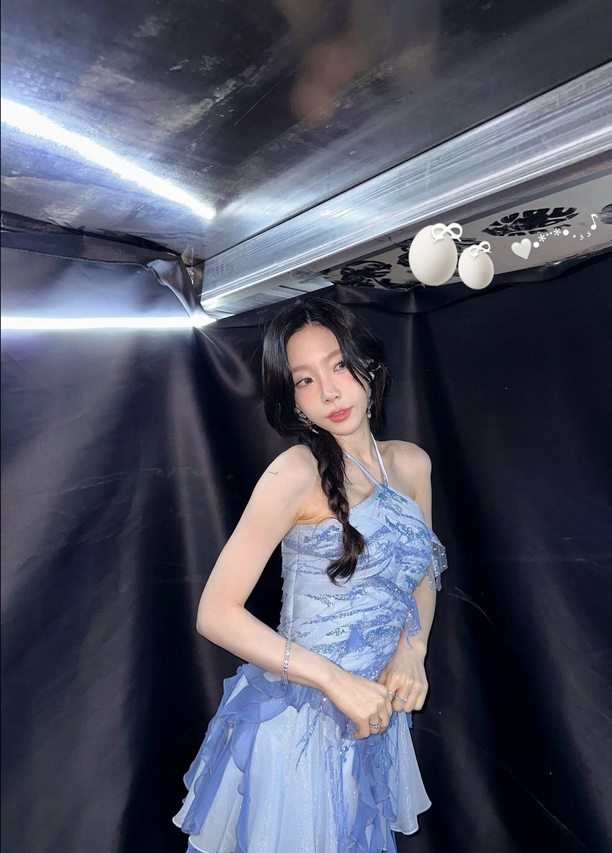 Taeyeon wears a shredded tulle dress for ‘The Tense’ tour performance (Photo: @taeyeon_ss / Instagram)