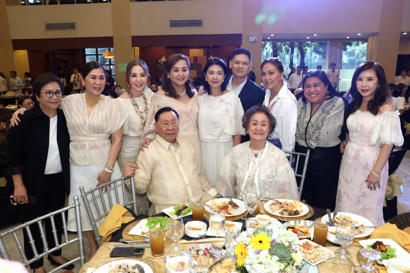 Eduardo with Mons Romulo, Small Laude, Pops Fernandez, Anton San Diego, Karen Davila, Garlic Garcia, Melba Eduardo-Solidum, Former Secretary of Foreign Affairs of the Philippines Alberto and
Lovely Romulo