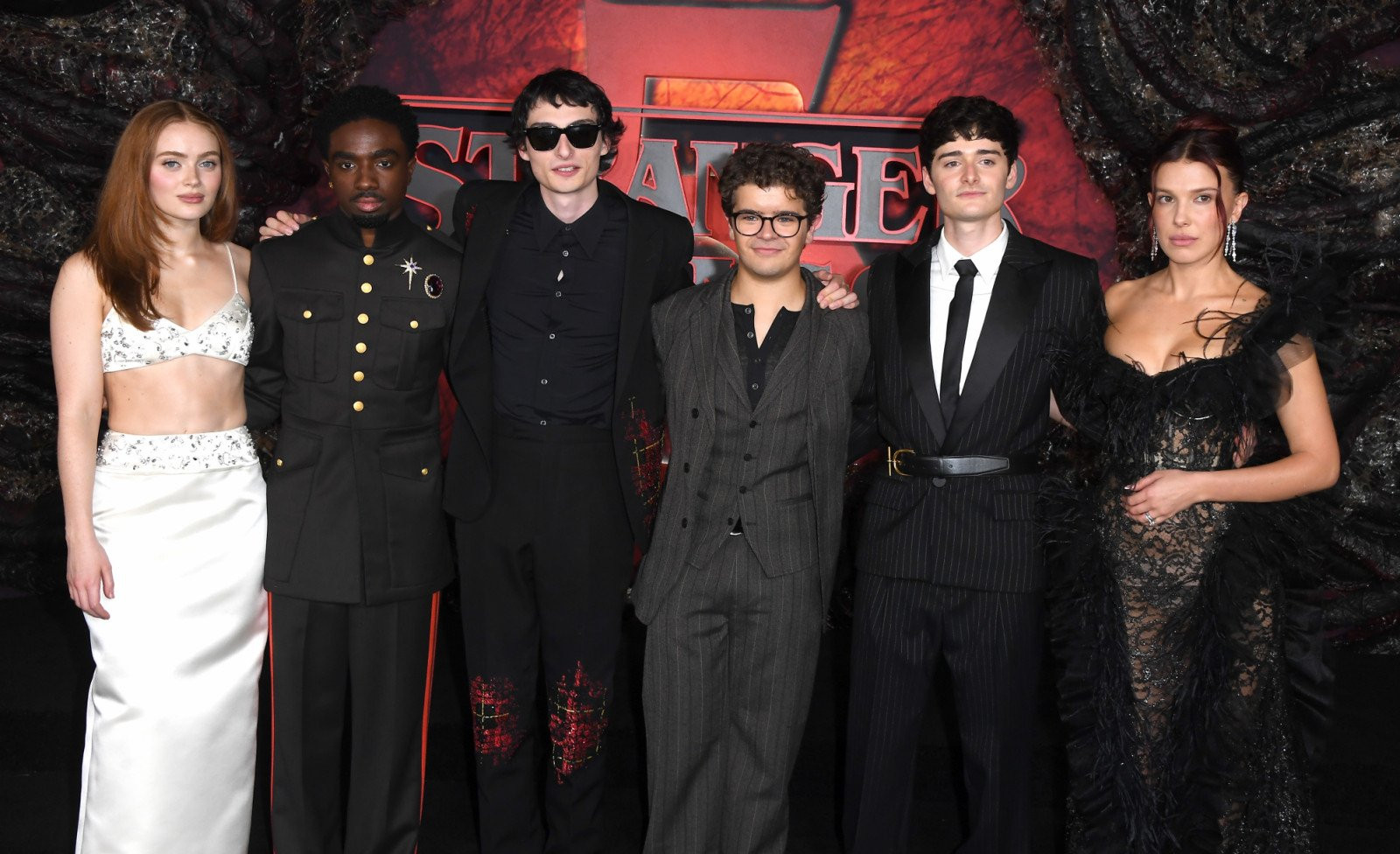 《怪奇物語》演員陣容︰Sadie Sink、Caleb McLaughlin、Finn Wolfhard、Gaten Matarazzo、Noah Schnapp和Millie Bobby Brown——從2016年的無名童星,蛻變為2025年最終季播出時的產業重量級人物。 (圖: Steve Granitz/FilmMagic)