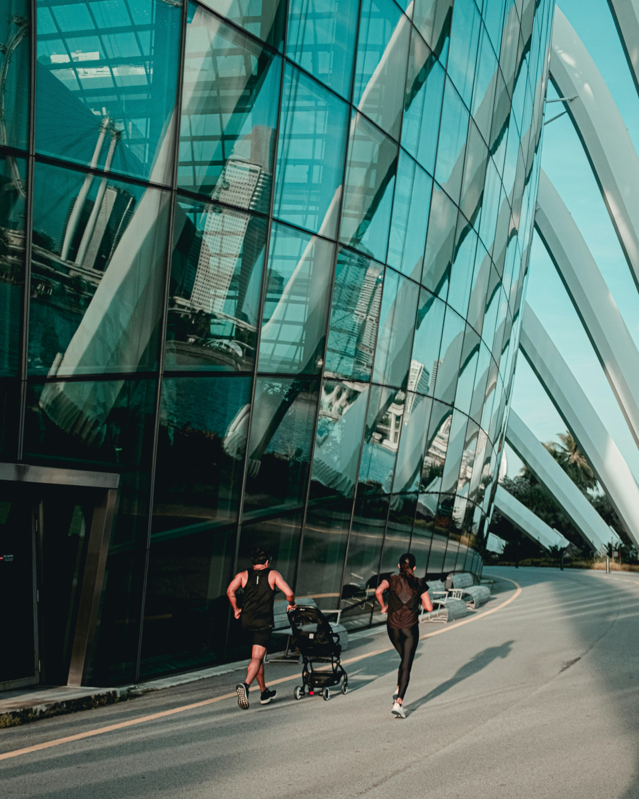 Race-cationers can enjoy Singapore’s sights on their rest days (Photo:  Luah Jun Yang/Unsplash)