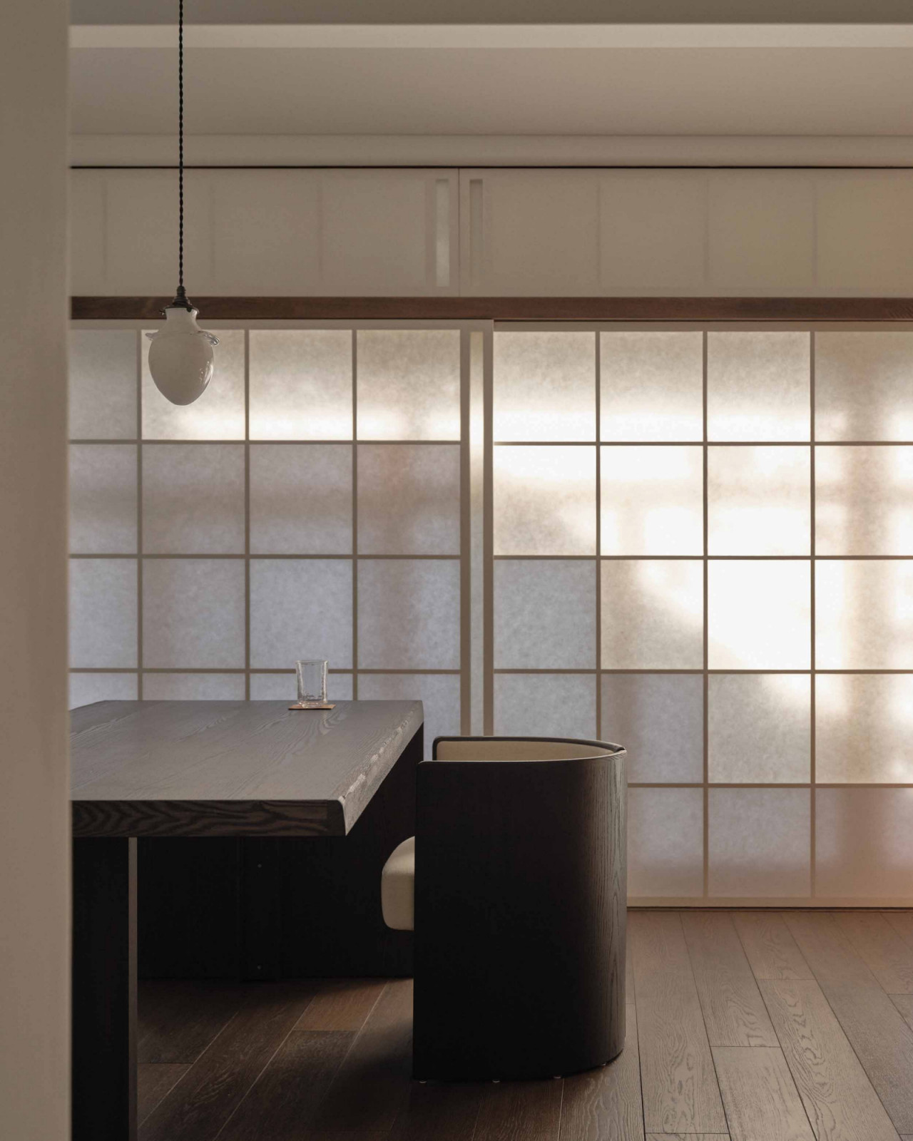 A poetic play of light inside the junior suite