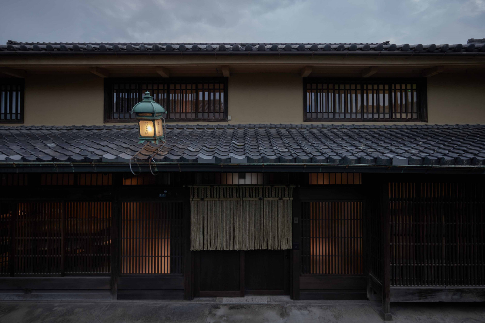 The entrance to the restaurant part of Yuruya featuring noren made with igusa