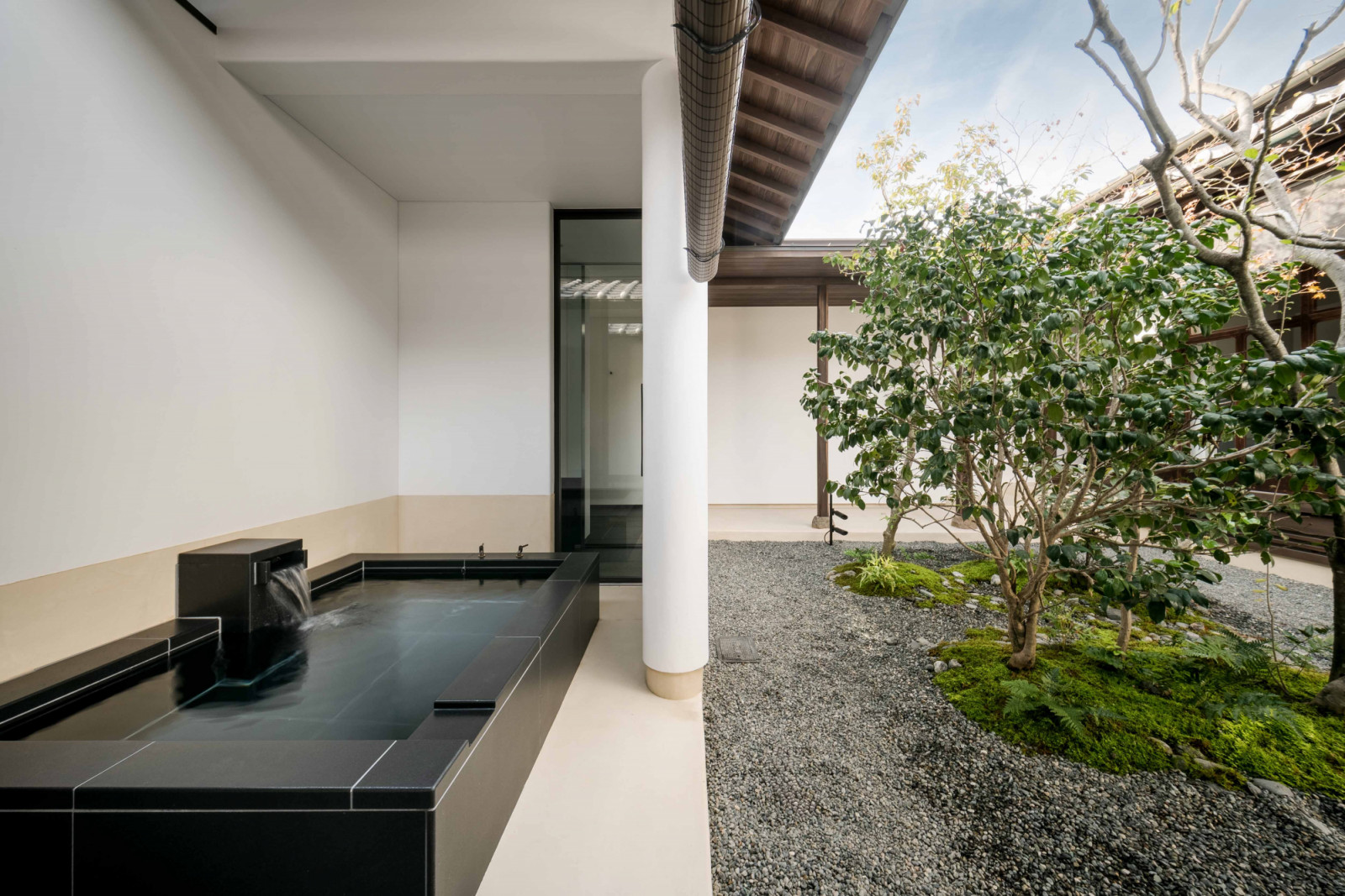 The junior suite’s outdoor bath