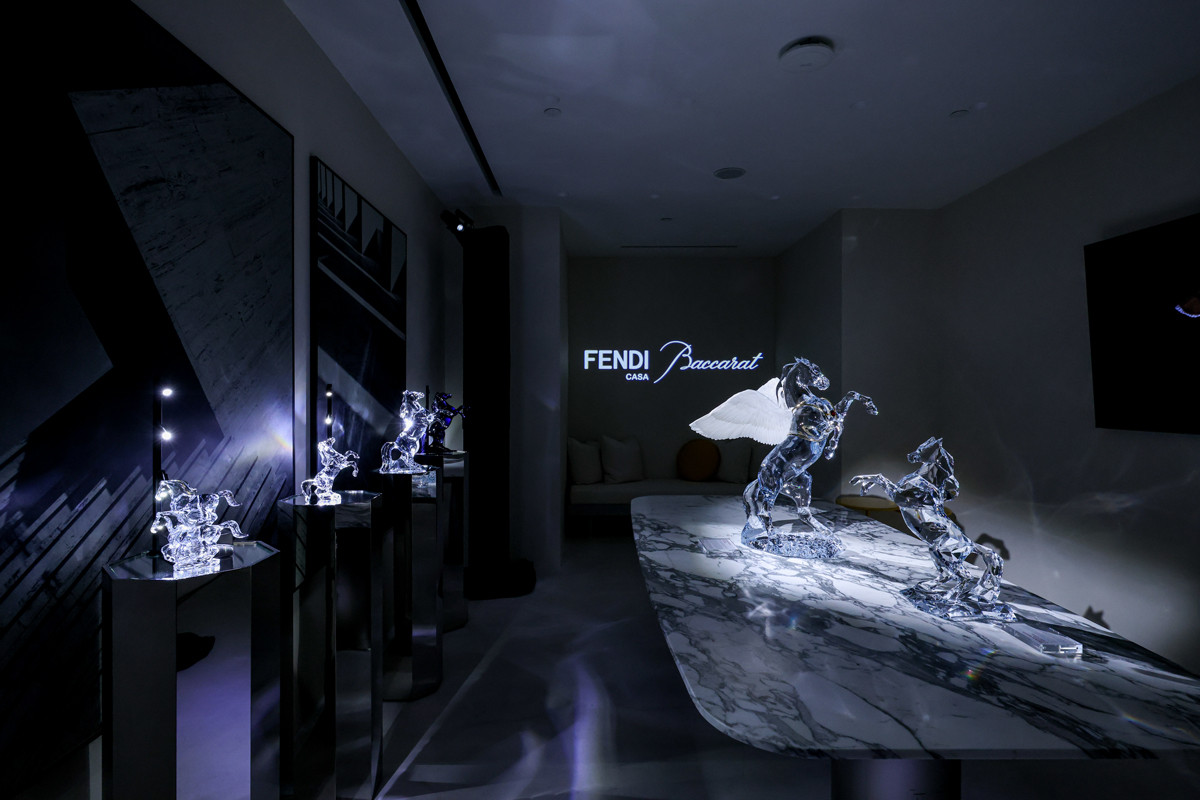 A bold and poetic interpretation of the mythical Pegasus, this limited-edition sculpture pays tribute to artisanal gestures passed down through generations, an exceptional piece for collectors and those inspired by the Year of the Horse in 2026