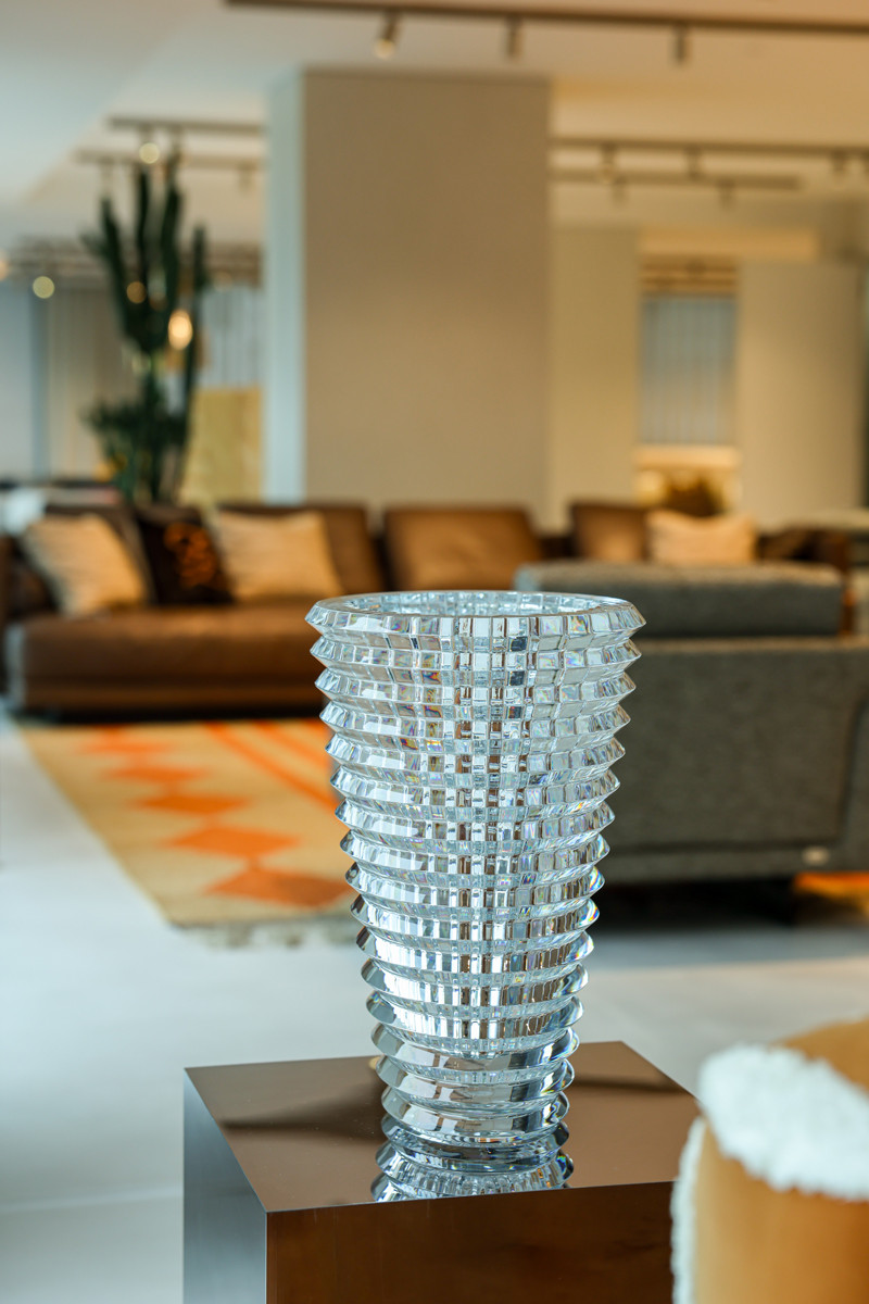 Exterior and interior cuts intersect to give the Baccarat Eye vase its wavelike rhythm, turning crystal into a spiral of light that appears in constant motion