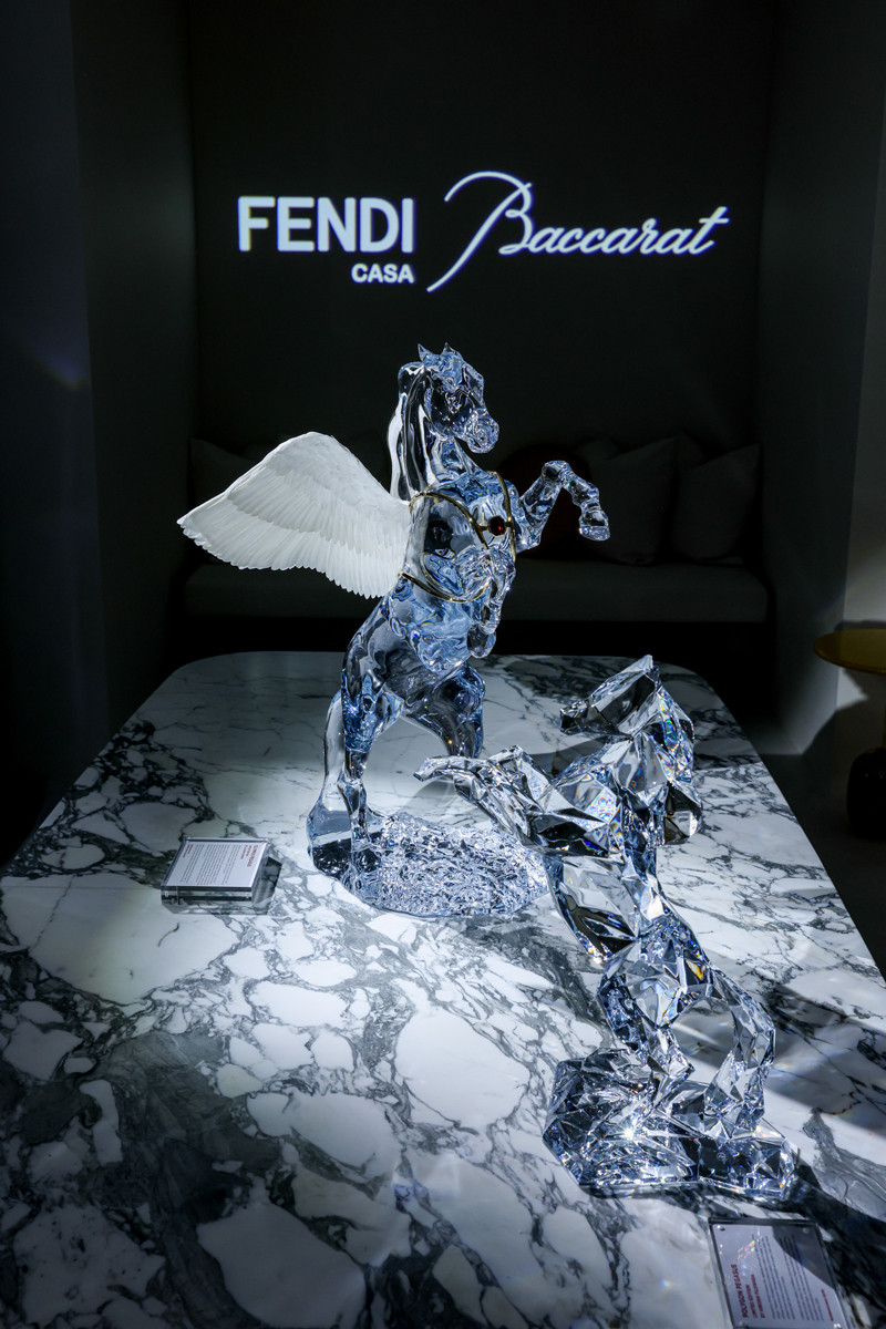 Sculpted from a single block of crystal, Olympus Pegasus is the result of an extraordinary collaboration between Baccarat and the maisons d’art Lemarié and Goossens, uniting crystal, featherwork and gilded metal in a singular work of French craftsmanship