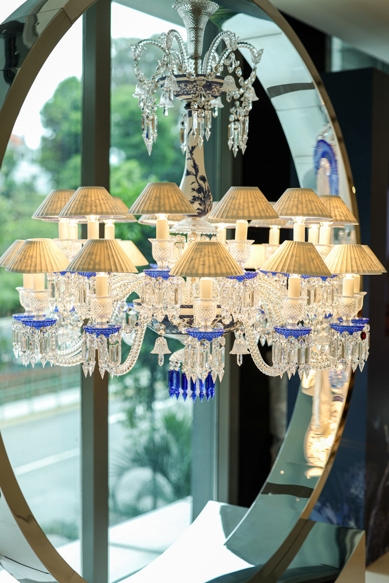 Printemps Bleu Zenith Chandelier pays tribute to the Asian tradition of porcelain art, featuring exquisite details on the inner part of the lampshades visible from underneath the chandelier