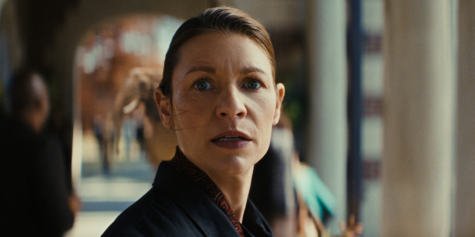 In a world of perfectly polished screens, some actors are letting their real expressions show. From fleeting glances to subtle frowns, their performances remind us that emotion and imperfection still hold power in storytelling (Photo: Netflix © 2025)