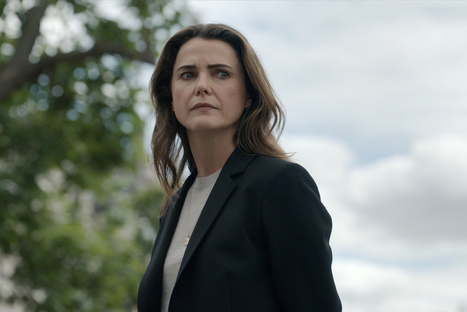 In ‘The Diplomat’, Russell lets every crease and flicker of emotion register, grounding her performance in realism (Photo: Netflix © 2025)