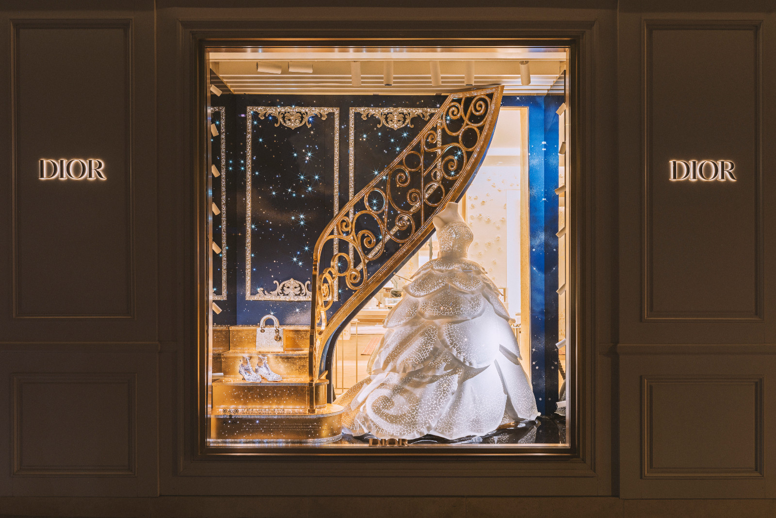 Presentation of the XMas 2025 decorations at the Dior store on avenue Montaigne in Paris, France - Photo ©Kristen Pelou