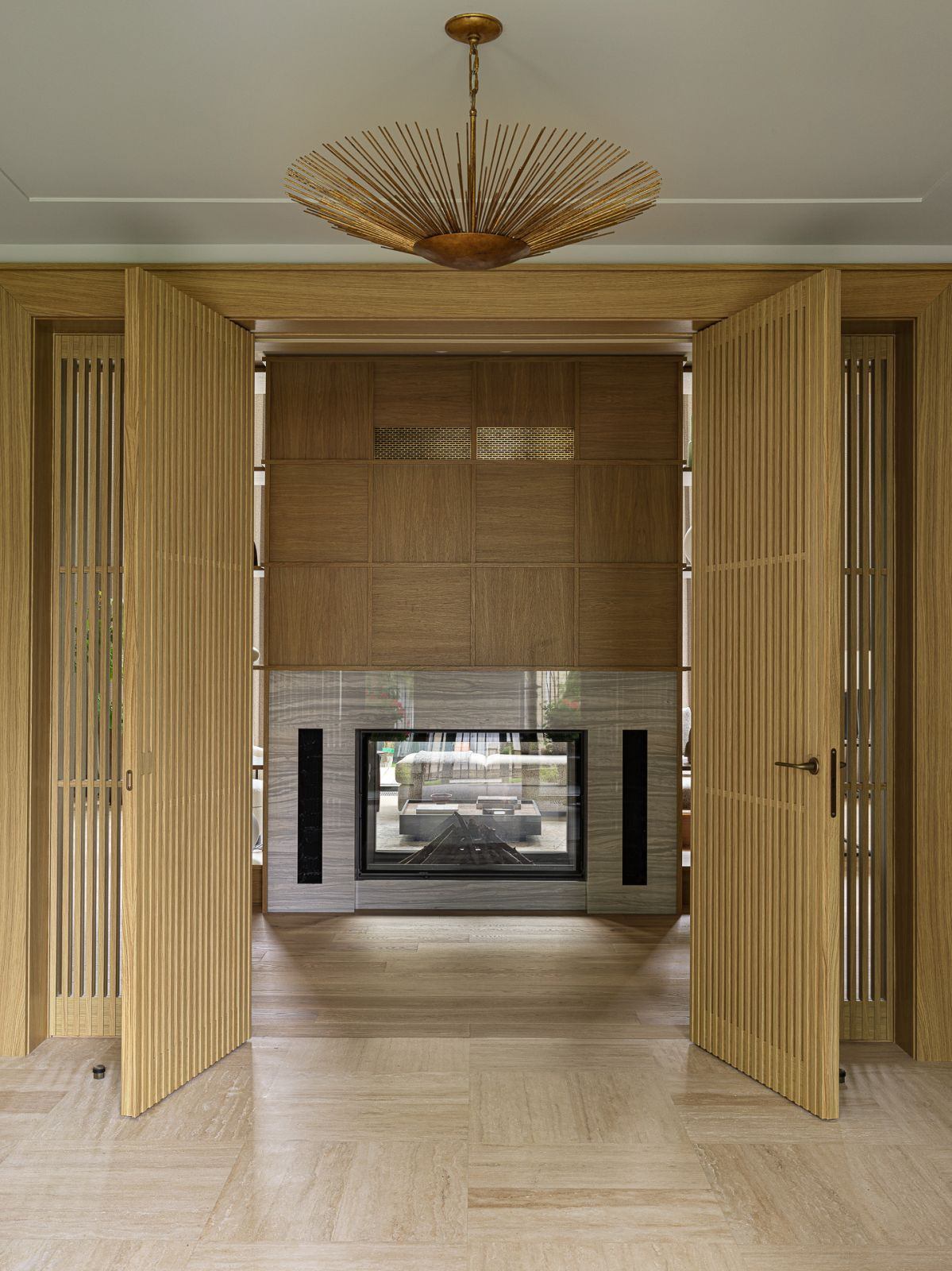 The entrance with travertine flooring and a pair of wooden slat doors (Photo: Sergey Krasyuk)