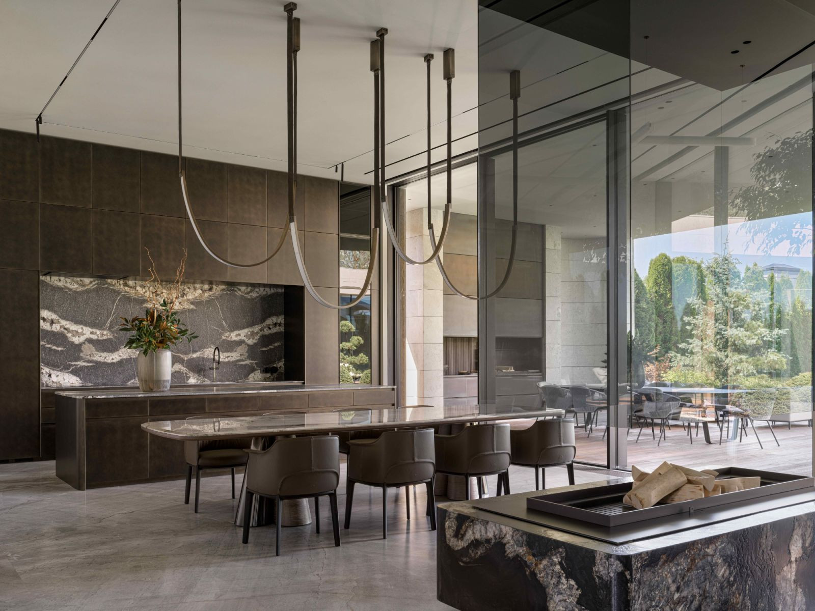 The quartzite fireplace separates the living area from the dining and kitchen area with a similar patterned backsplash (Photo: Sergey Krasyuk)