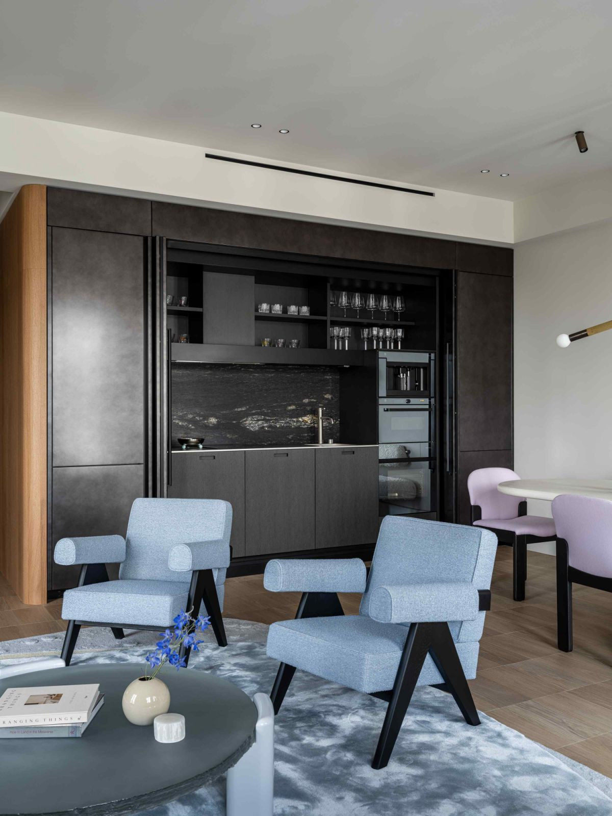 The hidden kitchenette concealed behind foldable metallic façades (Photo: Mikhail Loskutov)