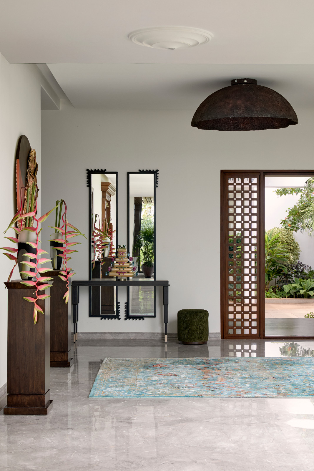 The entryway of the Tirupur, India home designed by Chestnut Storeys