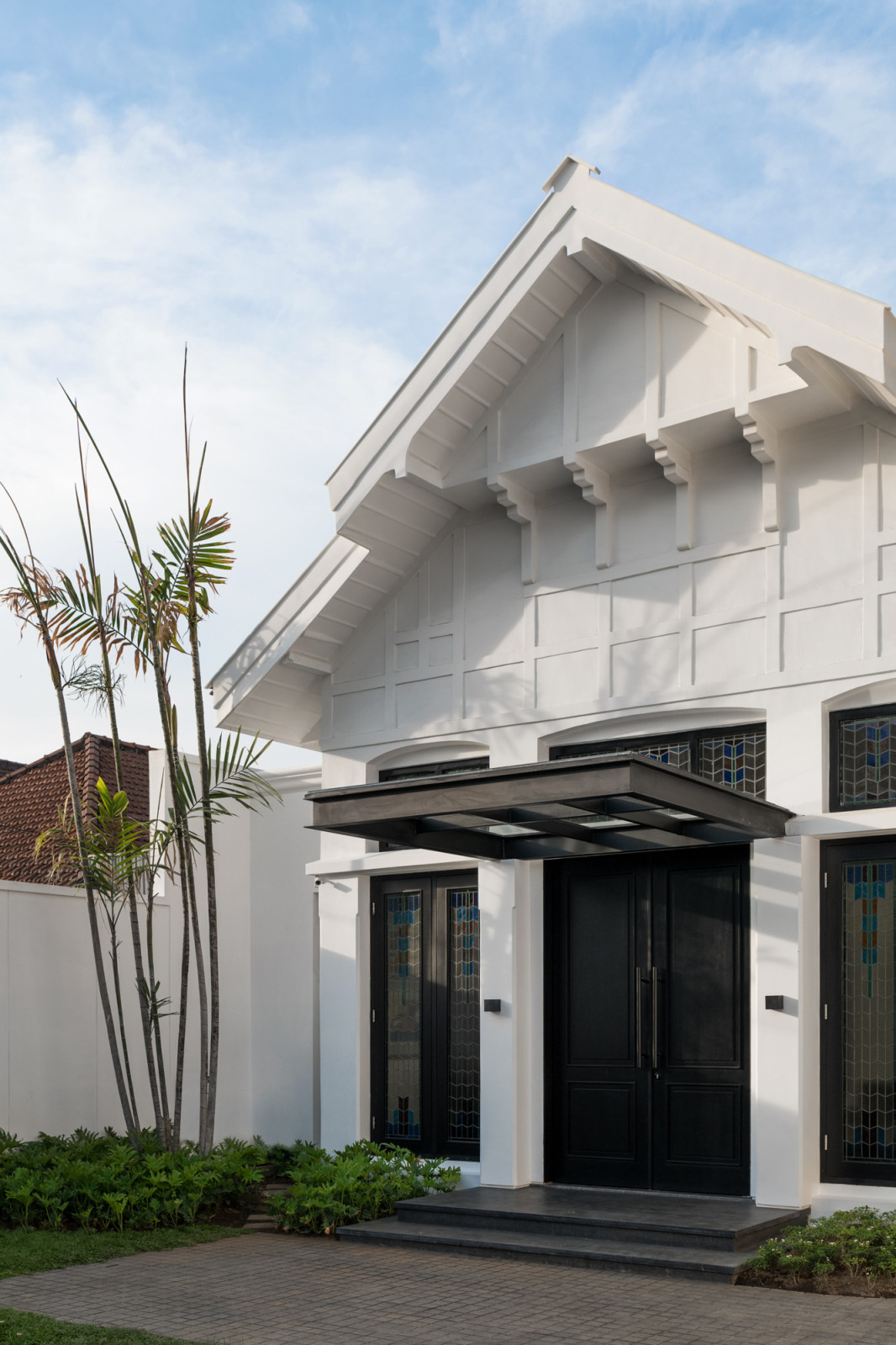 A hybrid structure that suited the tropical environment and family lifestyle of its era (Photo: Mario Wibowo Photography)