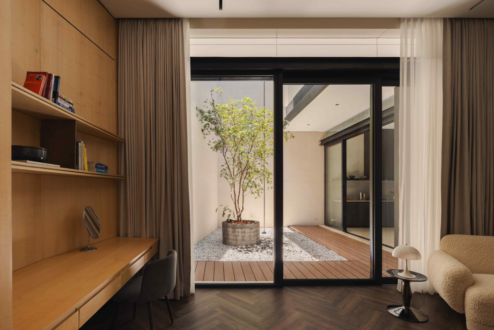 The L-shaped garden creates a beautiful visual relationship between the bedroom and the kitchen