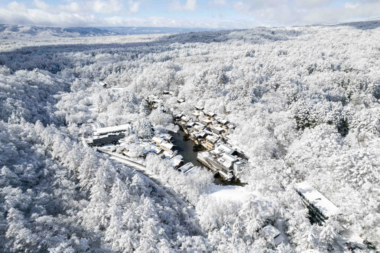 The 77 pavilions occupy a forested valley in Nagano Prefecture, with the design preserving the valley’s existing topography and century-old trees