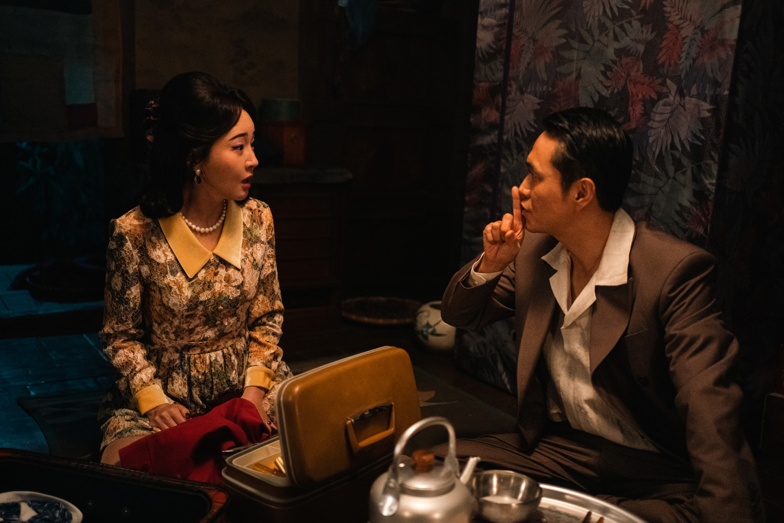 A decades-spanning romance set in Jeju, with sunlit pastels and subtle costume choices that evoke nostalgia and emotional depth (Photo: Yoo Eun-mi/Netflix © 2025)