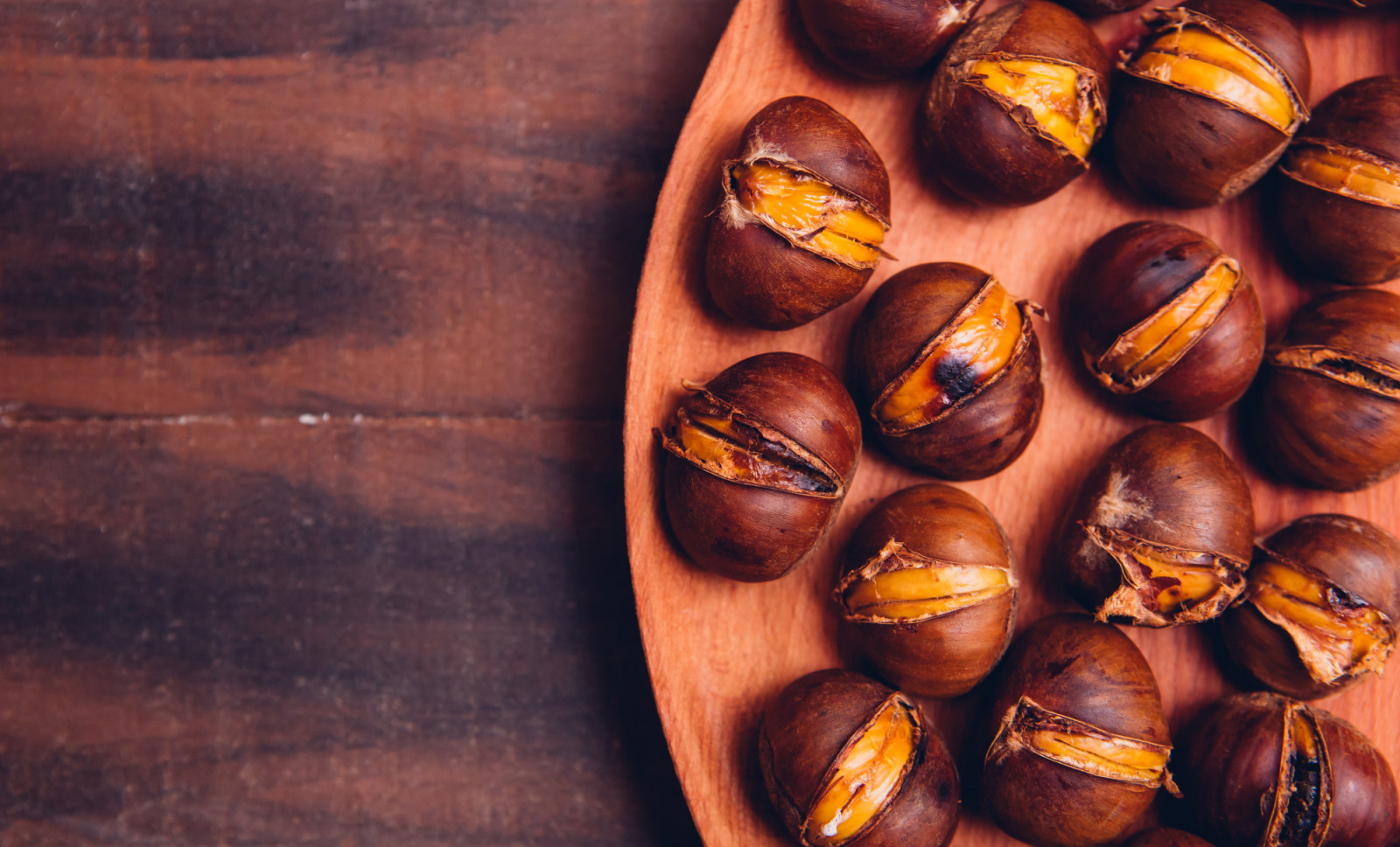 Soft, nutty chestnuts add richness and texture, often paired with beans or rice (Photo: 8photo/Freepik)