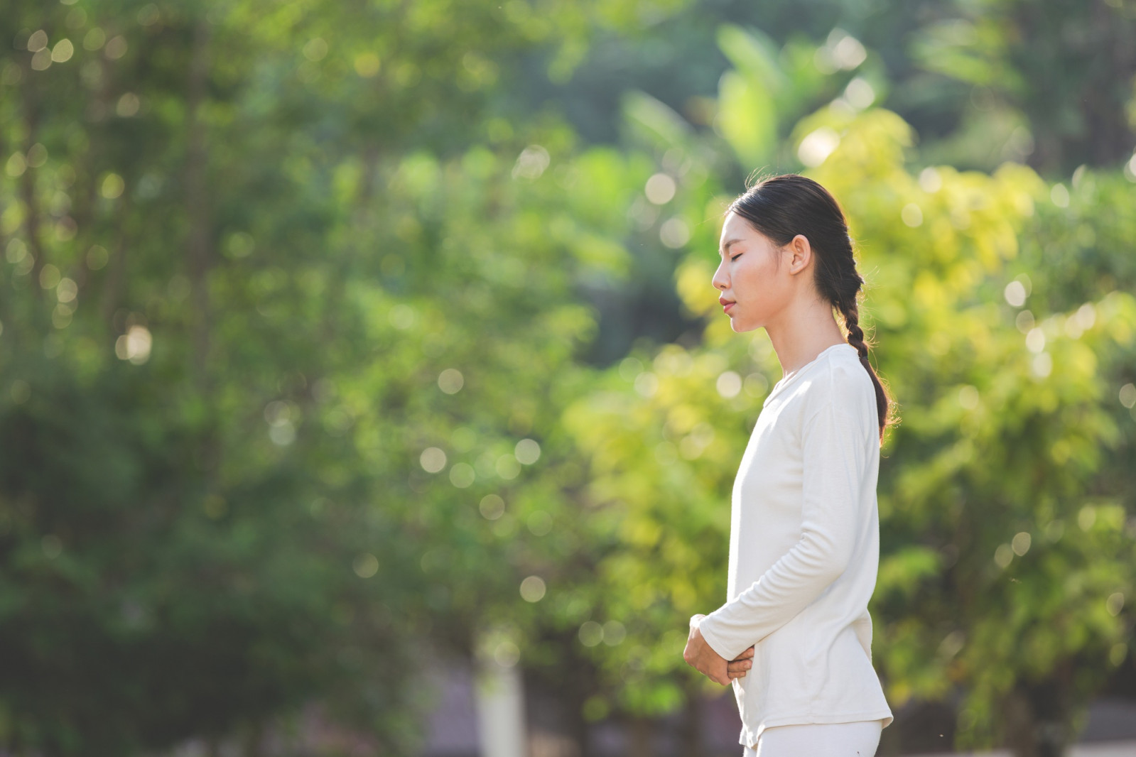 Start your day with intentional breaths and gentle stretches to energise your body and calm your mind (Photo: Jcomp/Freepik)