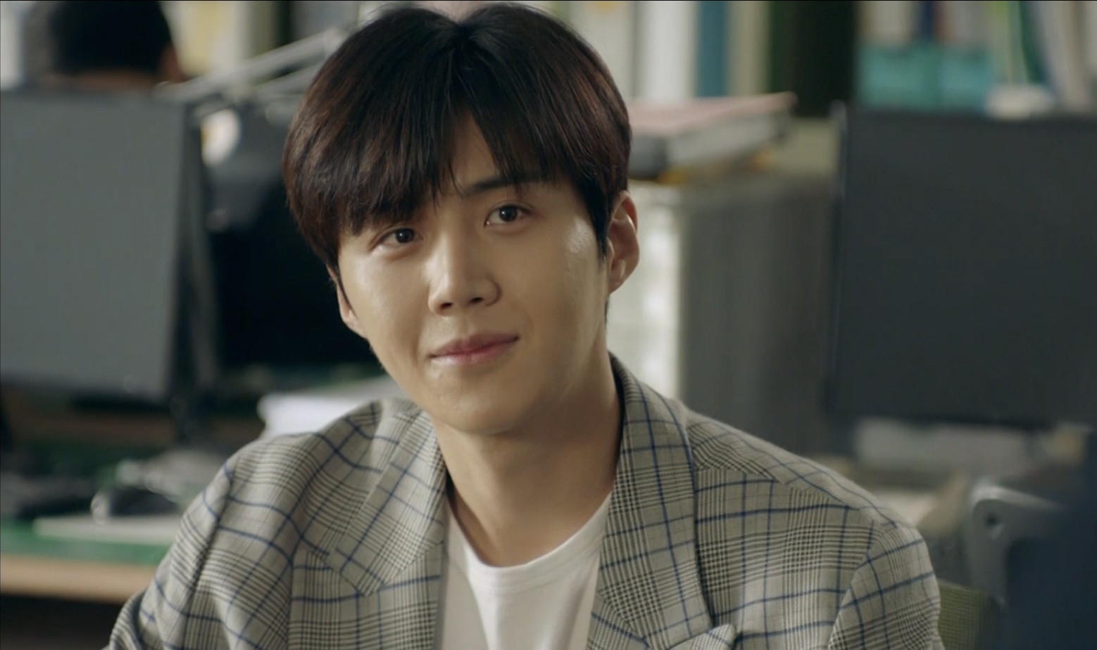 Kim Seon-ho is a theatre-trained slow-burn heartthrob who didn’t rush fame; he waited till he earned it.