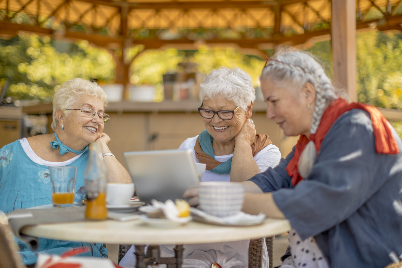 Portrait of a beautiful senior women (ภาพ: Eva-Katalin)