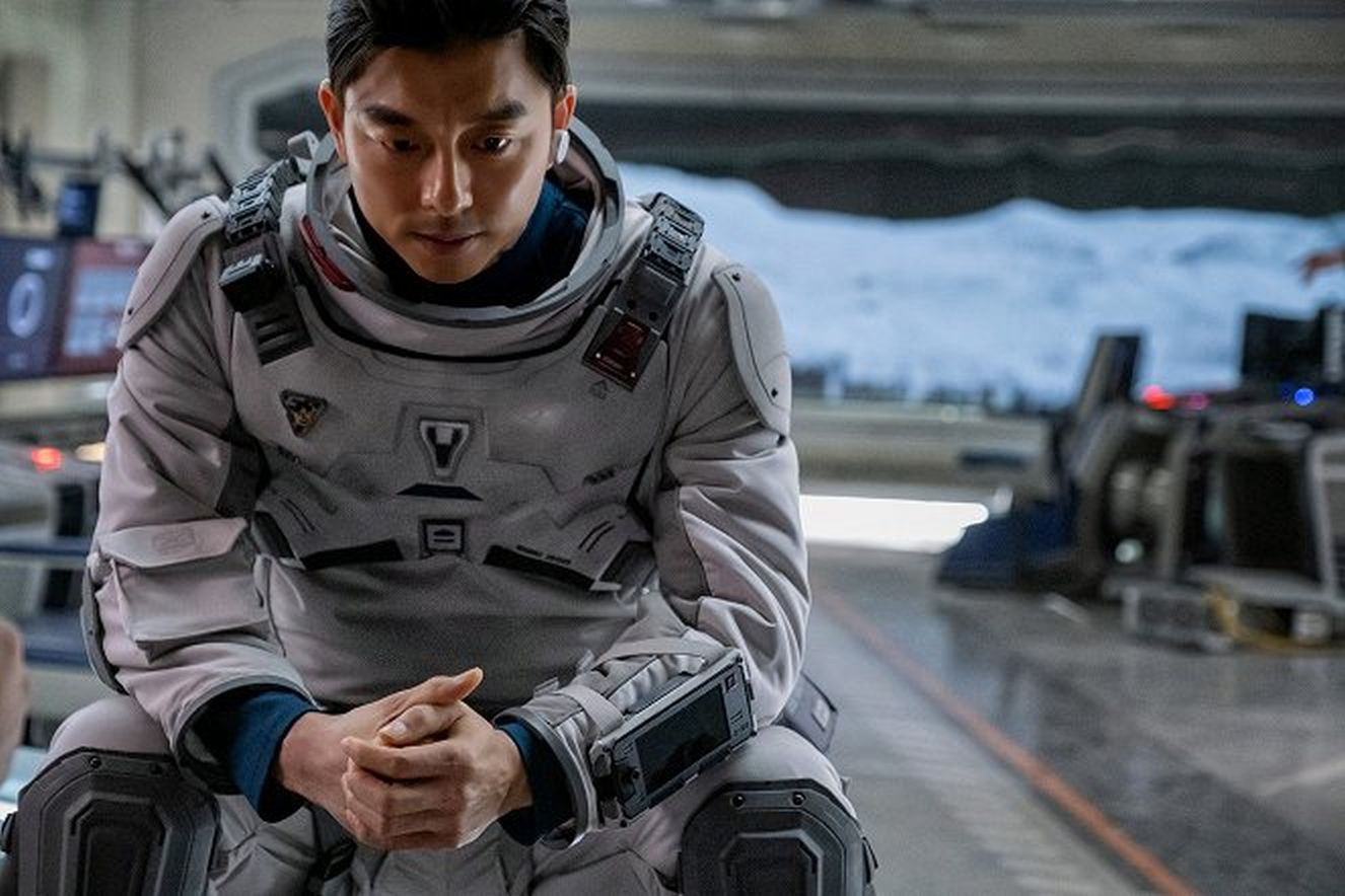 Survival K-dramas come in all shapes and sizes, from zombie attacks to deep-space monstrosities. (Photo: IMDB)