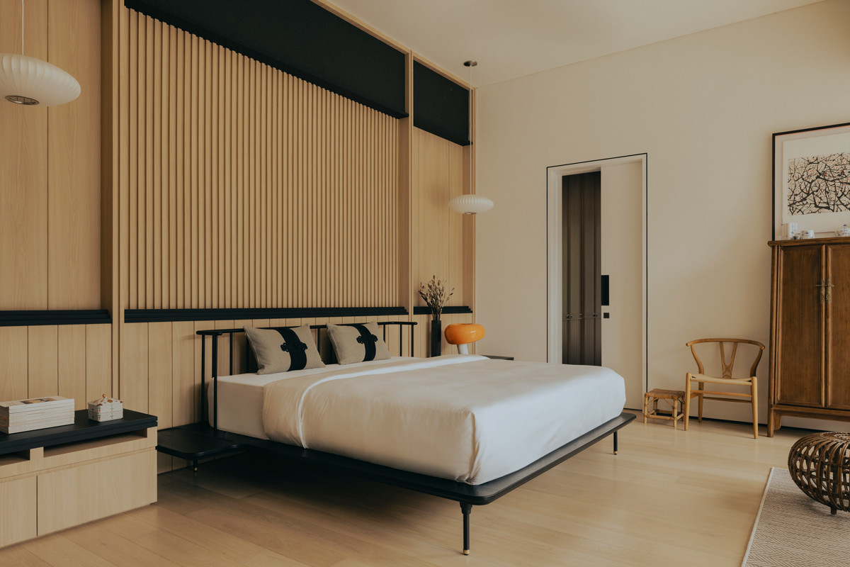 Pale wood trimmings contrast beautifully with the dark-stained finishes in the master bedroom