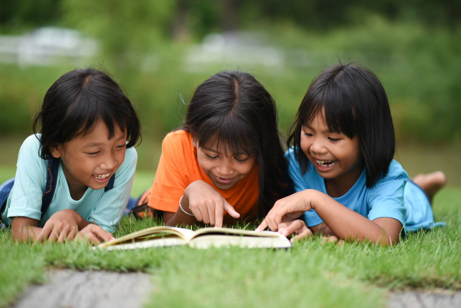 Increasing literacy rates across Asia are expanding readership, fueling book trends that demand for diverse stories in both print and digital formats (Photo: Jcomp/Freepik)