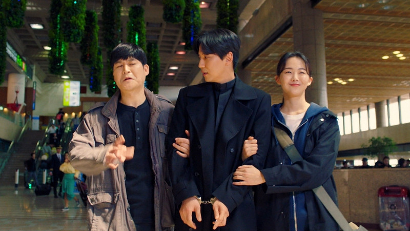 ‘The Fiery Priest’ with a violent past uses faith and fists to punish corruption (Photo: IMDB)