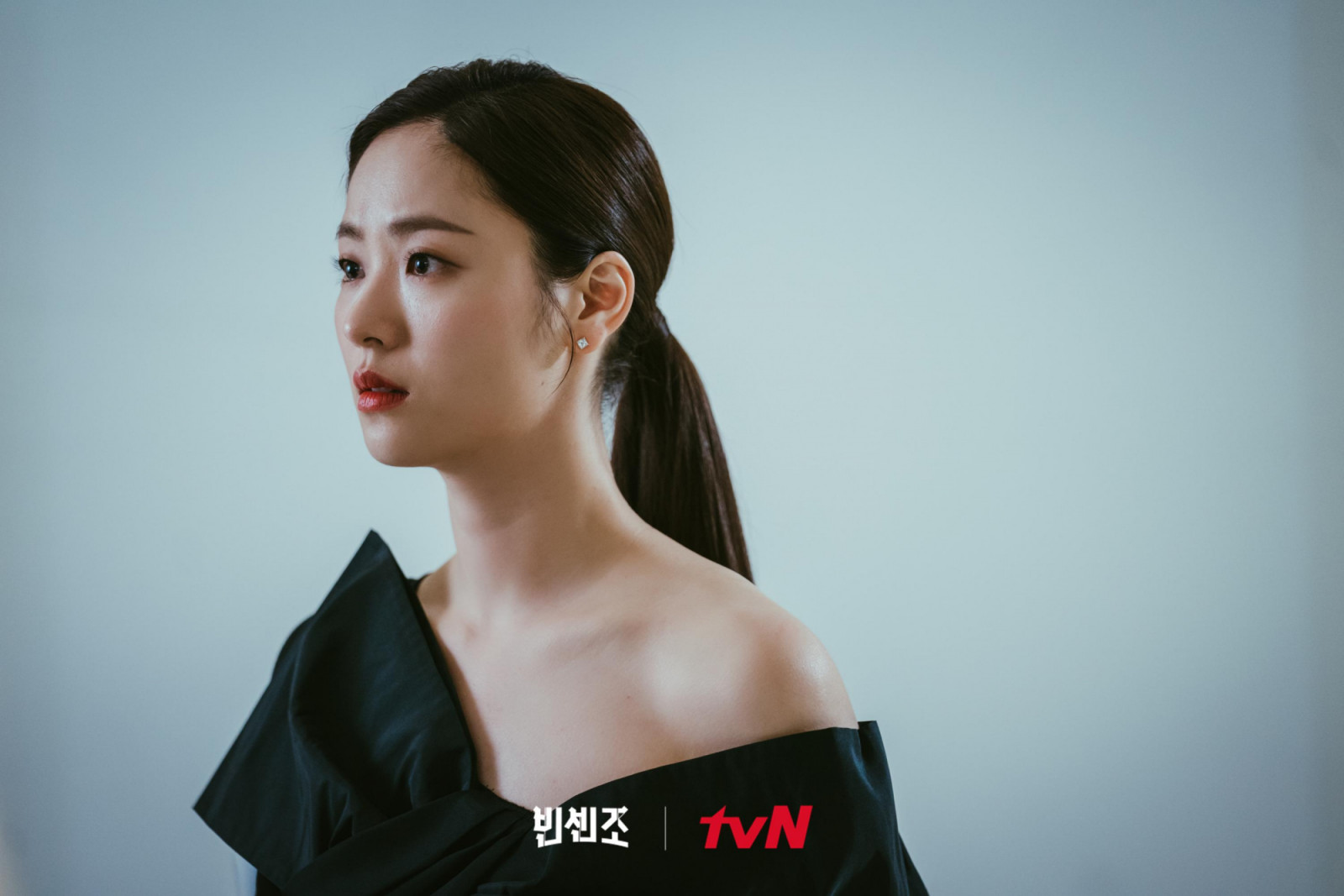 A fearless lawyer who turns the courtroom into a beautifully controlled battlefield. (Photo: tvN)