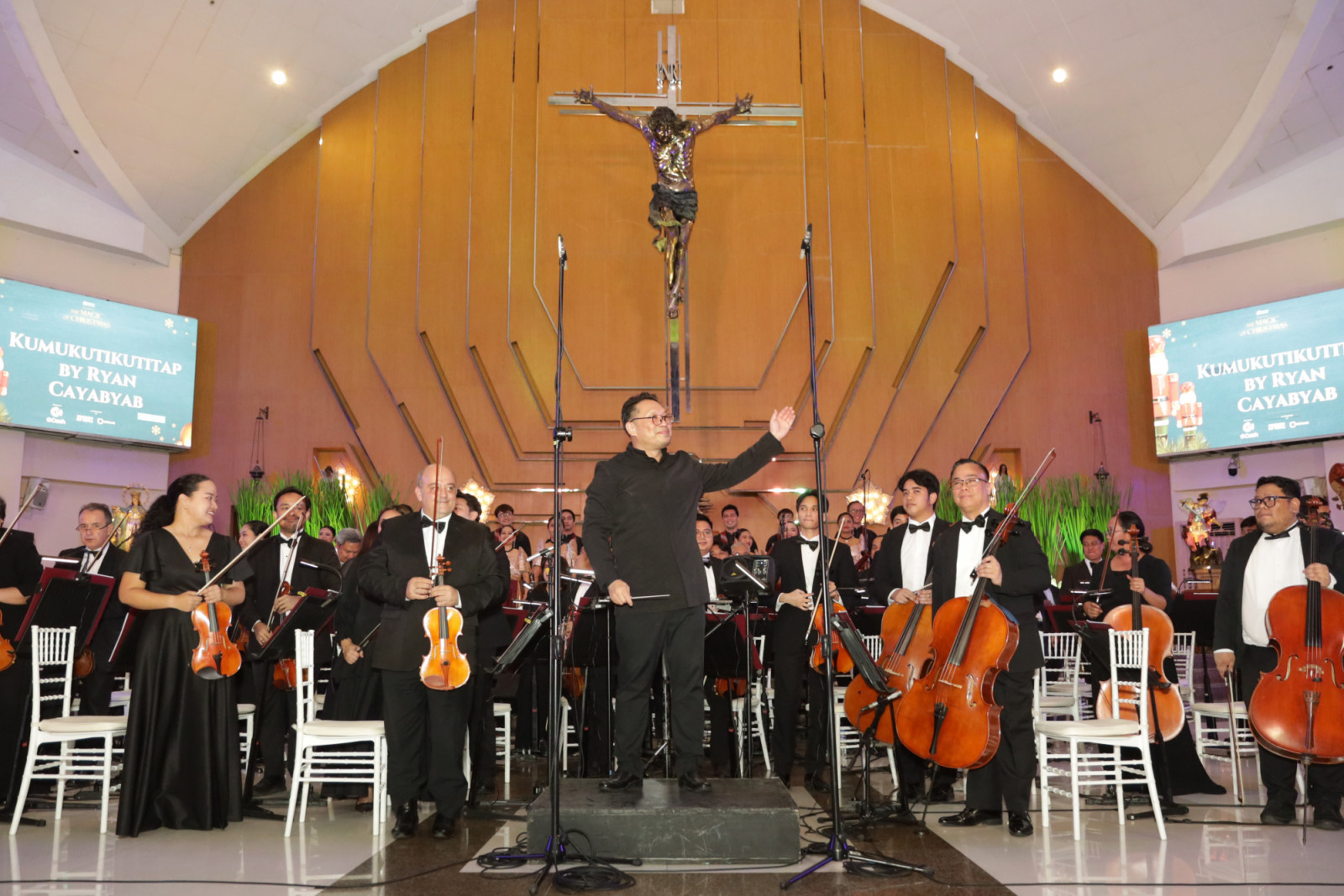 Maestro Marlon Chen and the Manila Symphony Orchestra