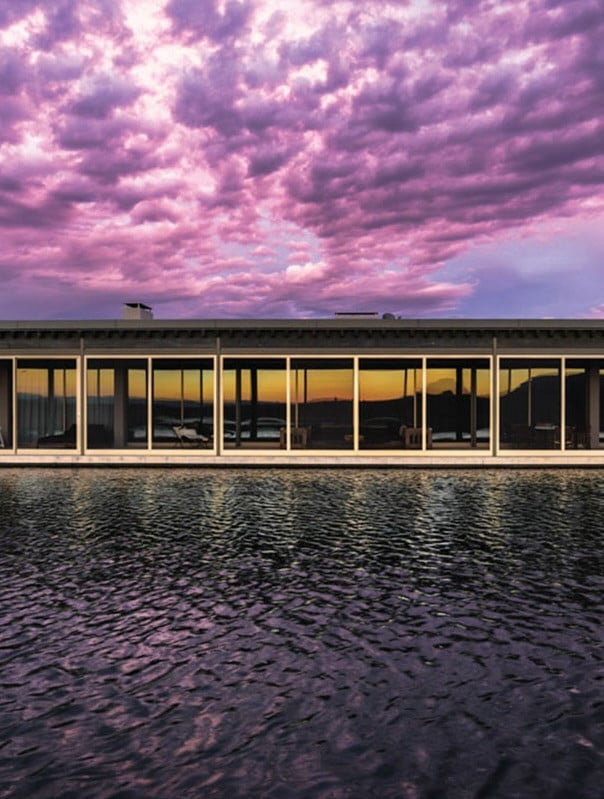 The low cantilevering pavilion over an immense reflecting pool (Photo: Instagram / @kellybehunstudio)