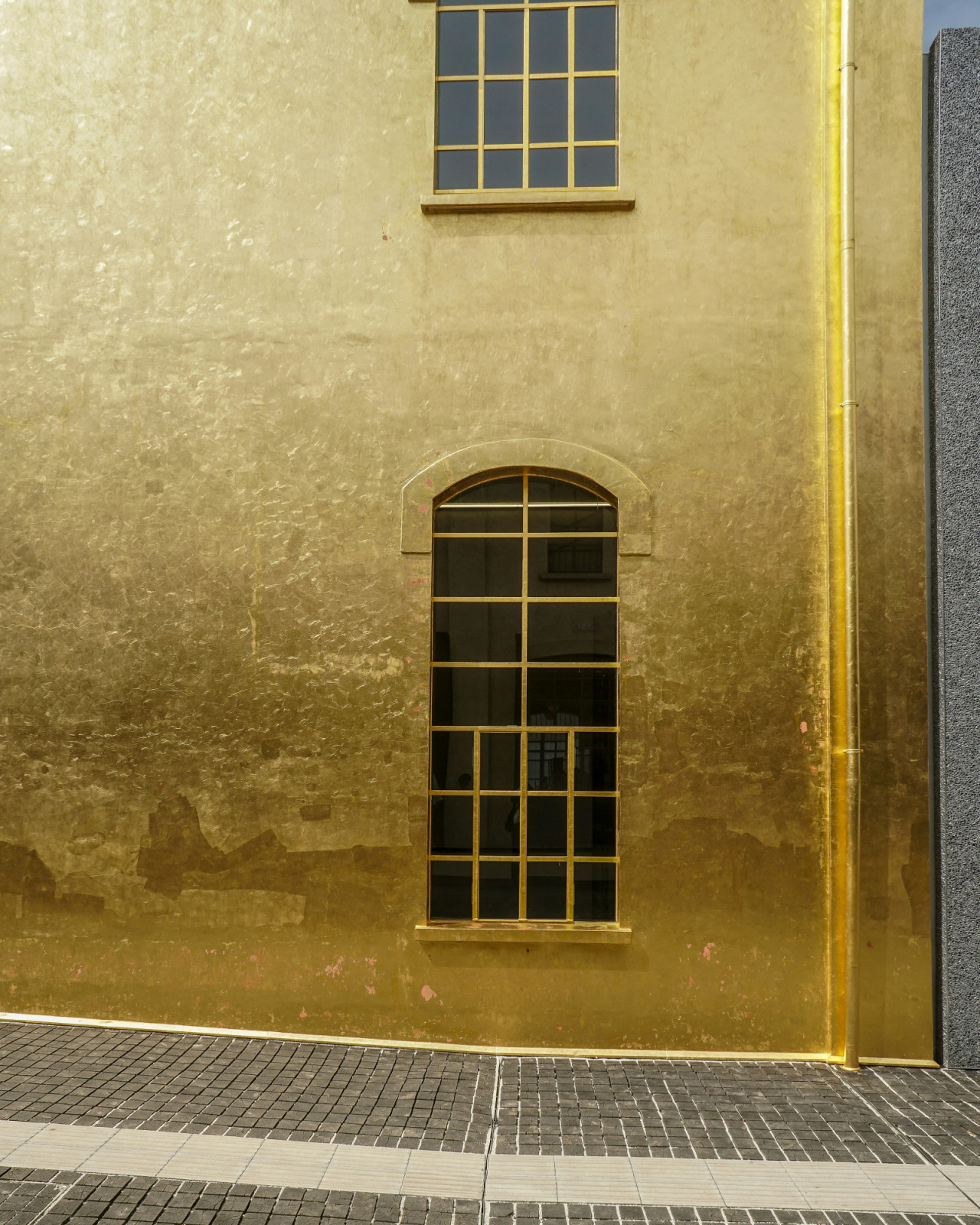 The 24-carat gold leaf façade of the “Haunted House” (Photo: Unsplash)