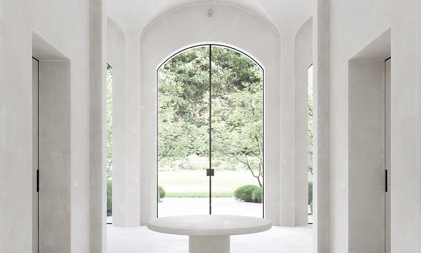 Axel Vervoordt approached the project as an exploration of how space, material, and calm can shape daily life (Photo: Instagram / @swaggerareus)