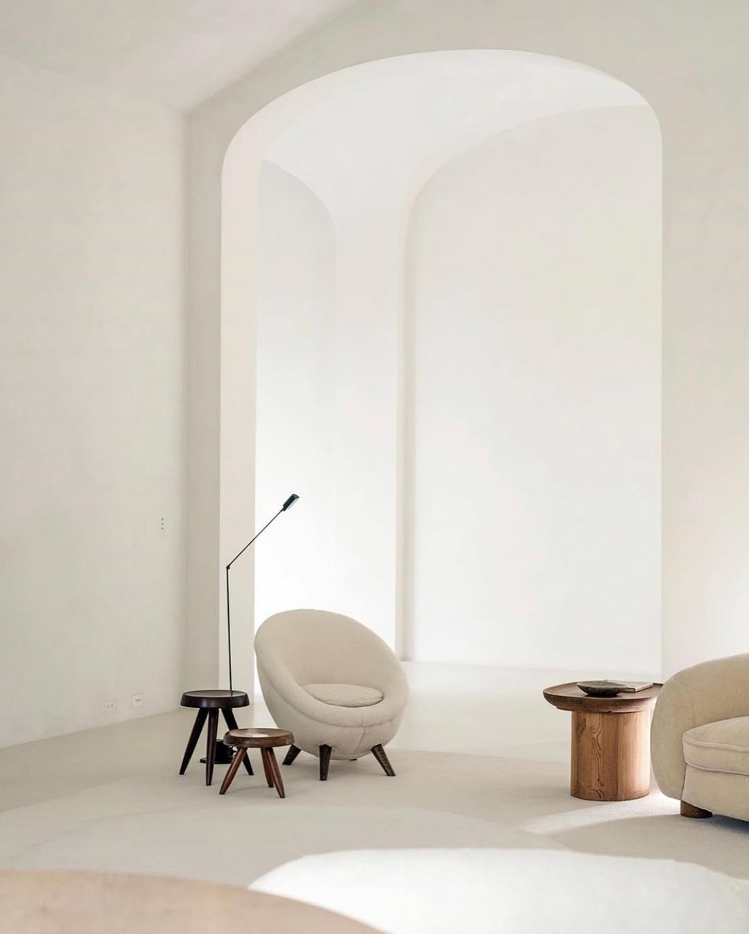 Negative space elevates the few carefully selected pieces (Photo: Instagram / @chateaudomingue)