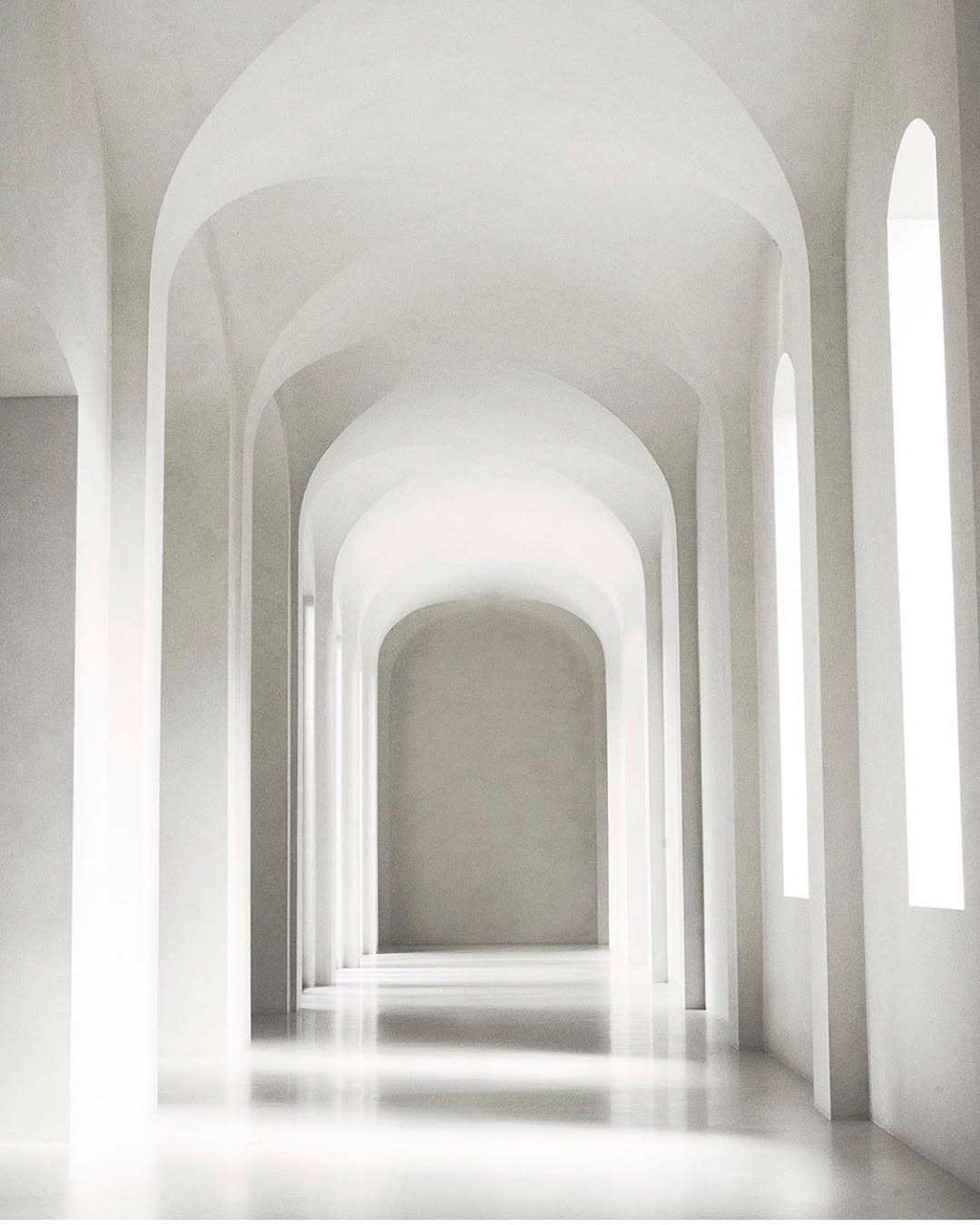 Long, gently curving corridors finished in plaster (Photo: Instagram / @chateaudomingue)