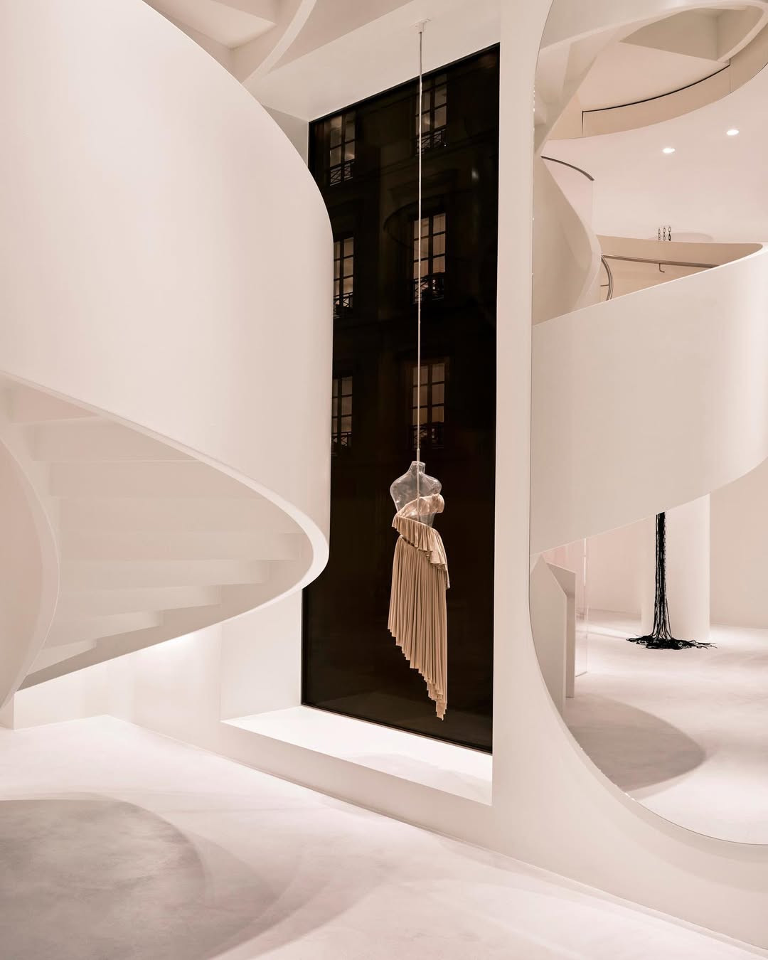 A sense of rhythm and transparency as visitors move through the space (Photo: Instagram / @maisonalaia)