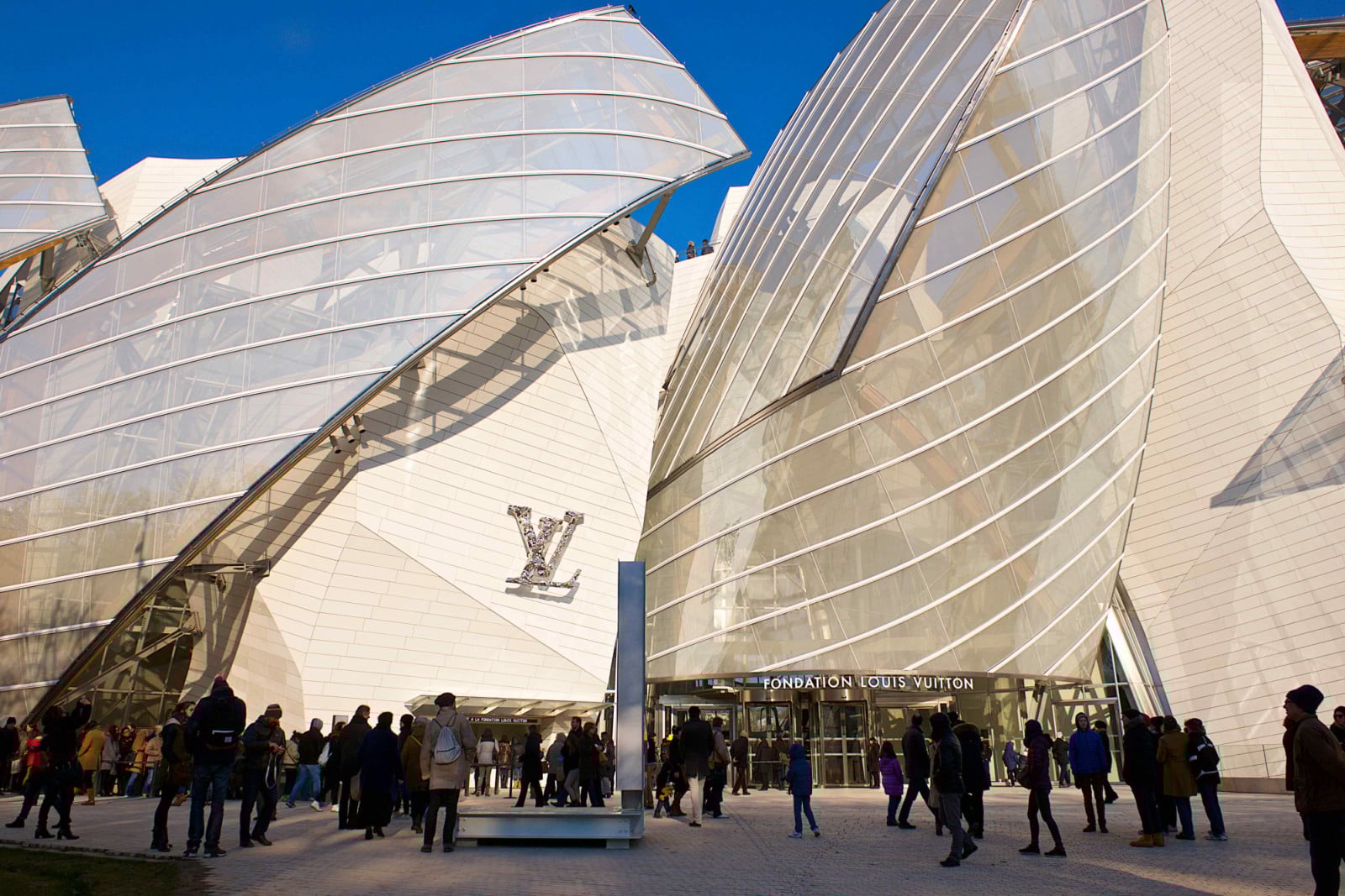 Designed by Frank Gehry, the Deconstructivist structure of the Fondation Louis Vuitton was conceived as a “vessel for art” (Photo: iStock)