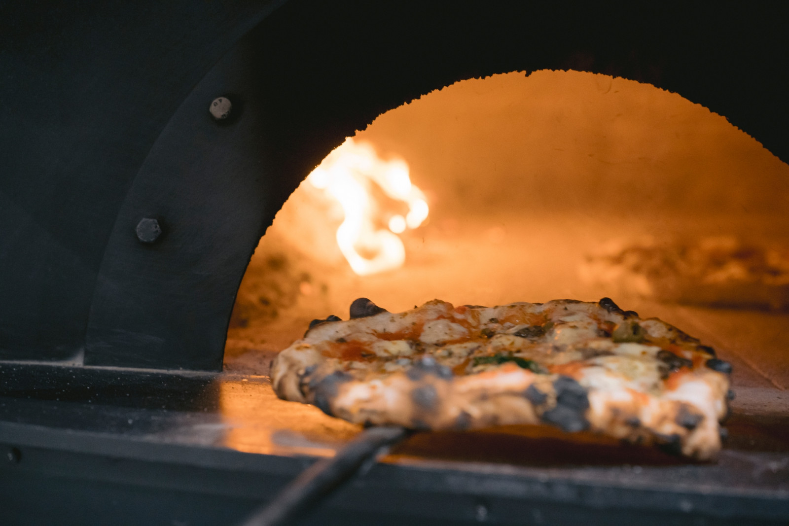 Pizza Studio Temaki from Tokyo is now in Ayala Triangle Gardens