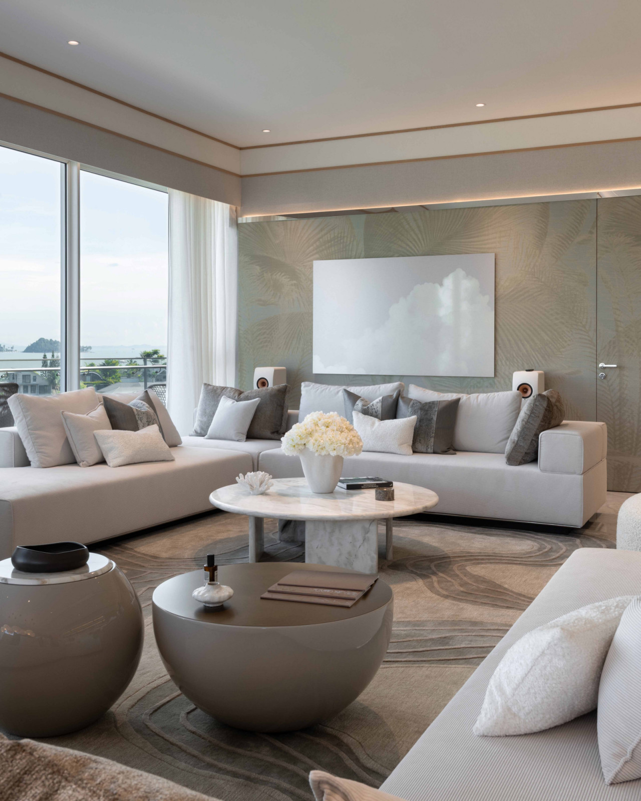 A green wallcovering and wavy lines on the custom rug reference the waves outdoors
